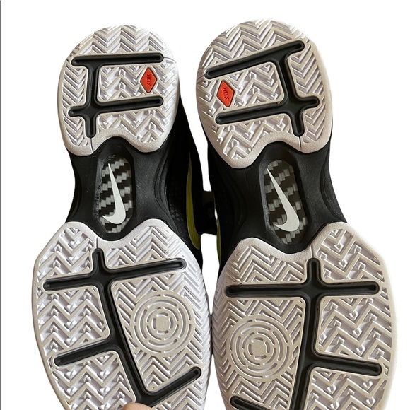 Women’s Nike ortholite  lunar speed, size 10 like new black with a neon stripe - Picture 4 of 6